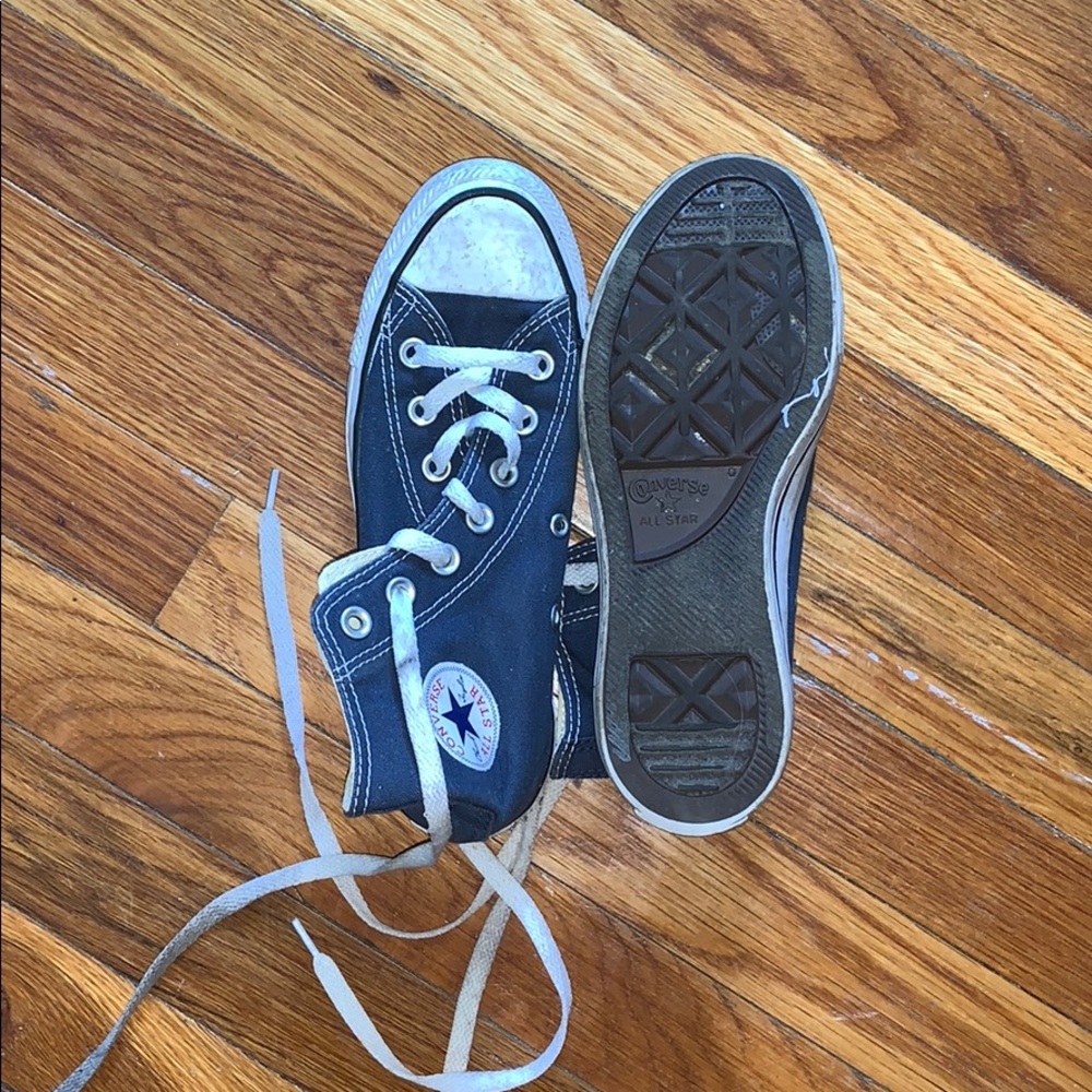 Navy converse!